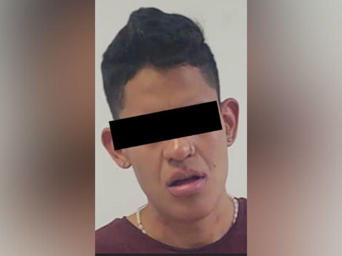 Apuñala a su novia y su mamá lo entrega a la policía