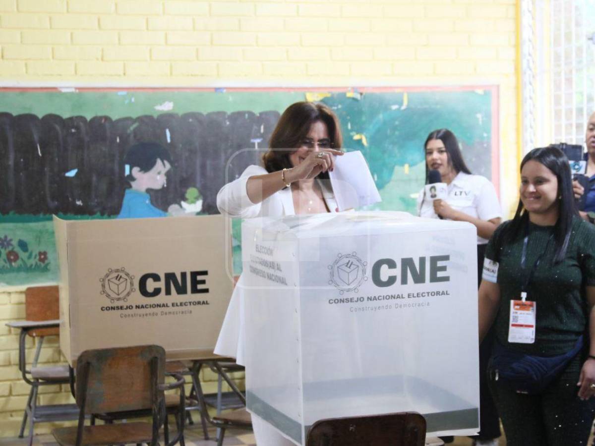 Rixi Moncada, la primera candidata a la presidencia en acudir a las urnas