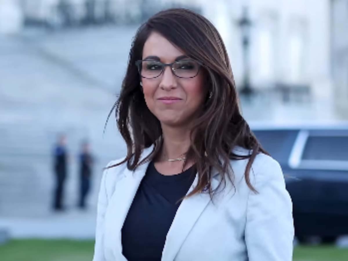 Acusan a congresista Lauren Boebert de mantener relaciones con tres empleados
