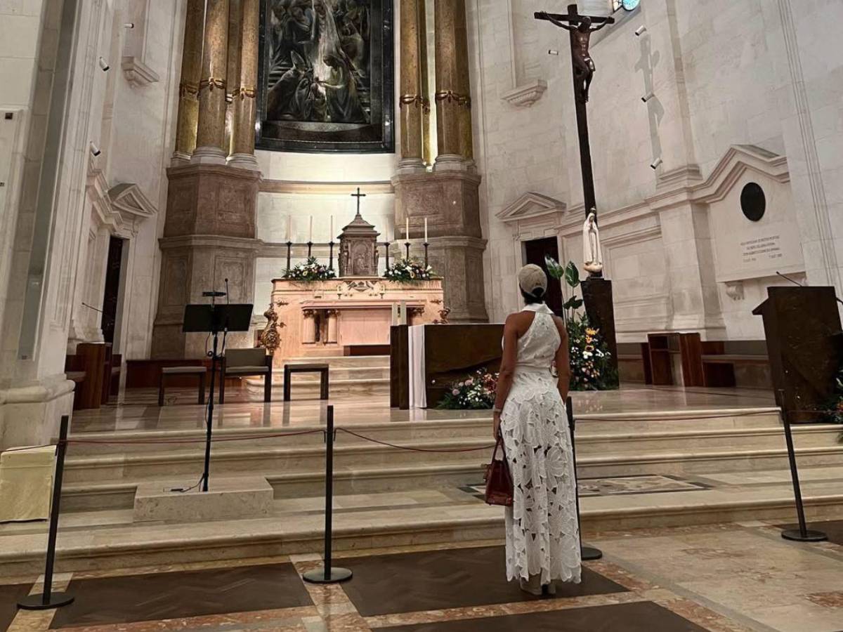 Georgina Rodríguez causa controversia por su atuendo en un templo de Portugal