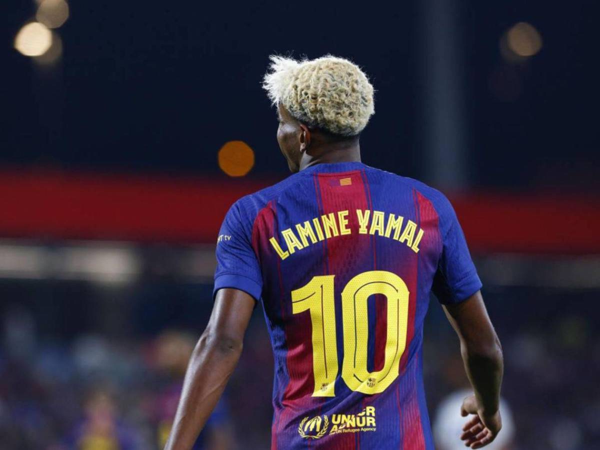 Barcelona arrollador, Yamal brilla ante la mirada de su novia y un gol polémico