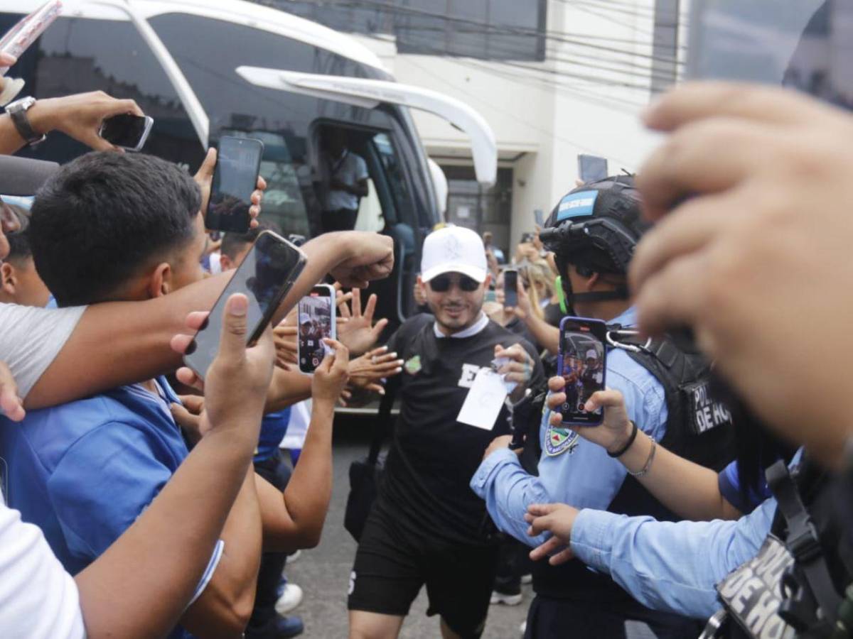Selección Salvadoreña de Tiktokers desata furor en su llegada al Morazán