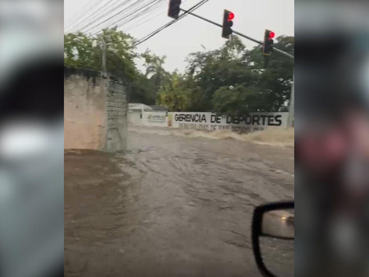 Tormenta desata caos e inundaciones en San Pedro Sula