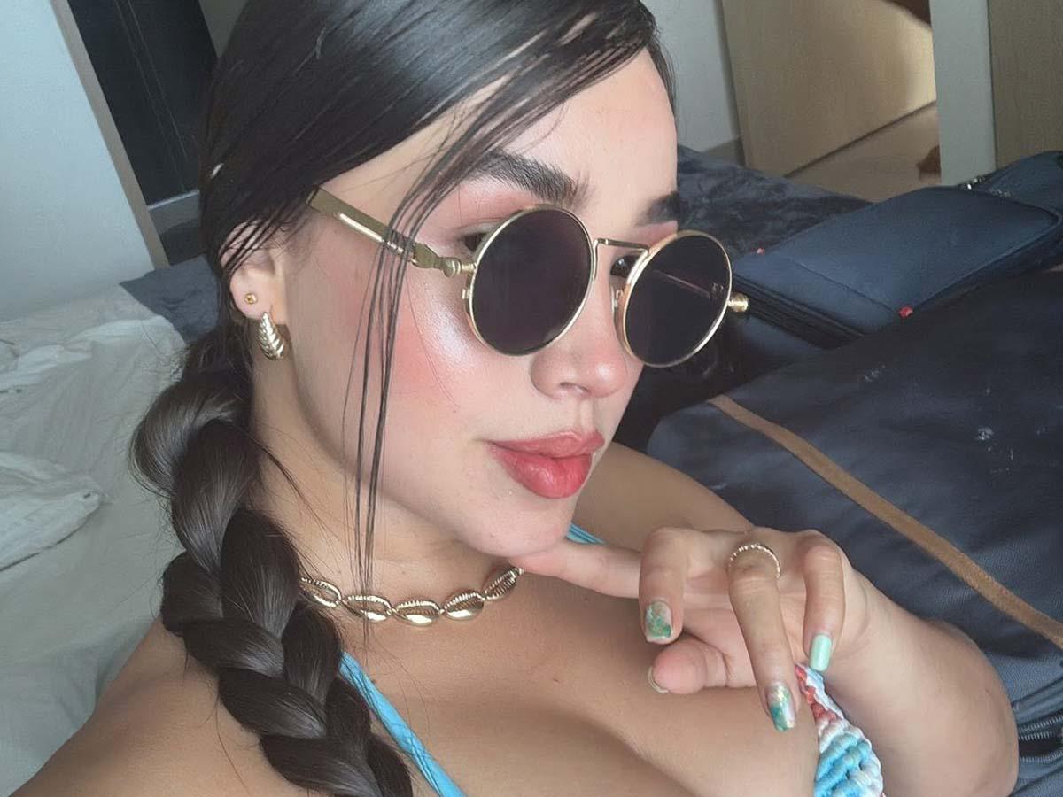 Influencer fue asesinada cuando se conducía en una Prado y esperaba cambio del semáforo