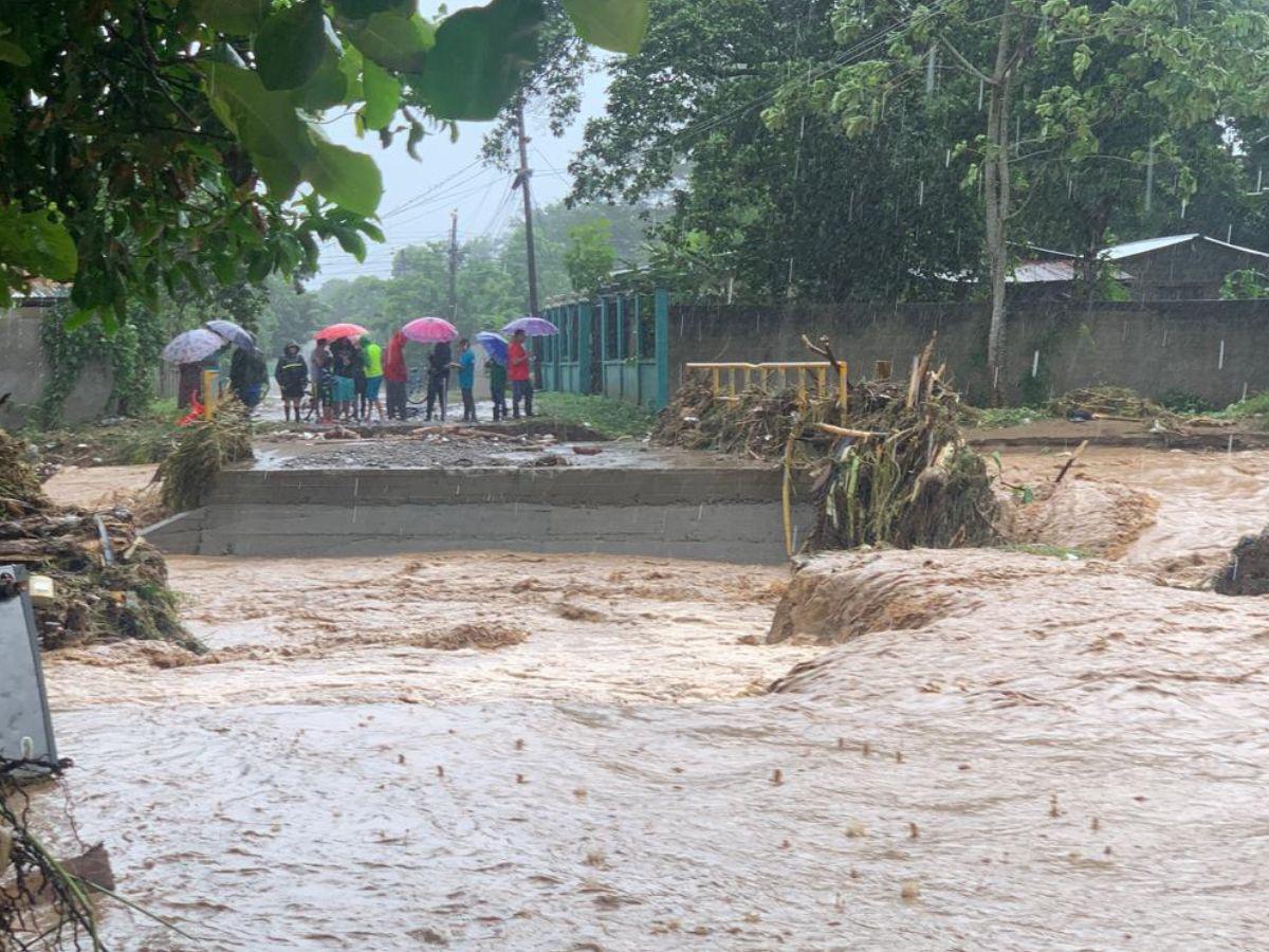 Más de 20,000 afectados y tres desaparecidos en Honduras por la tormenta Sara