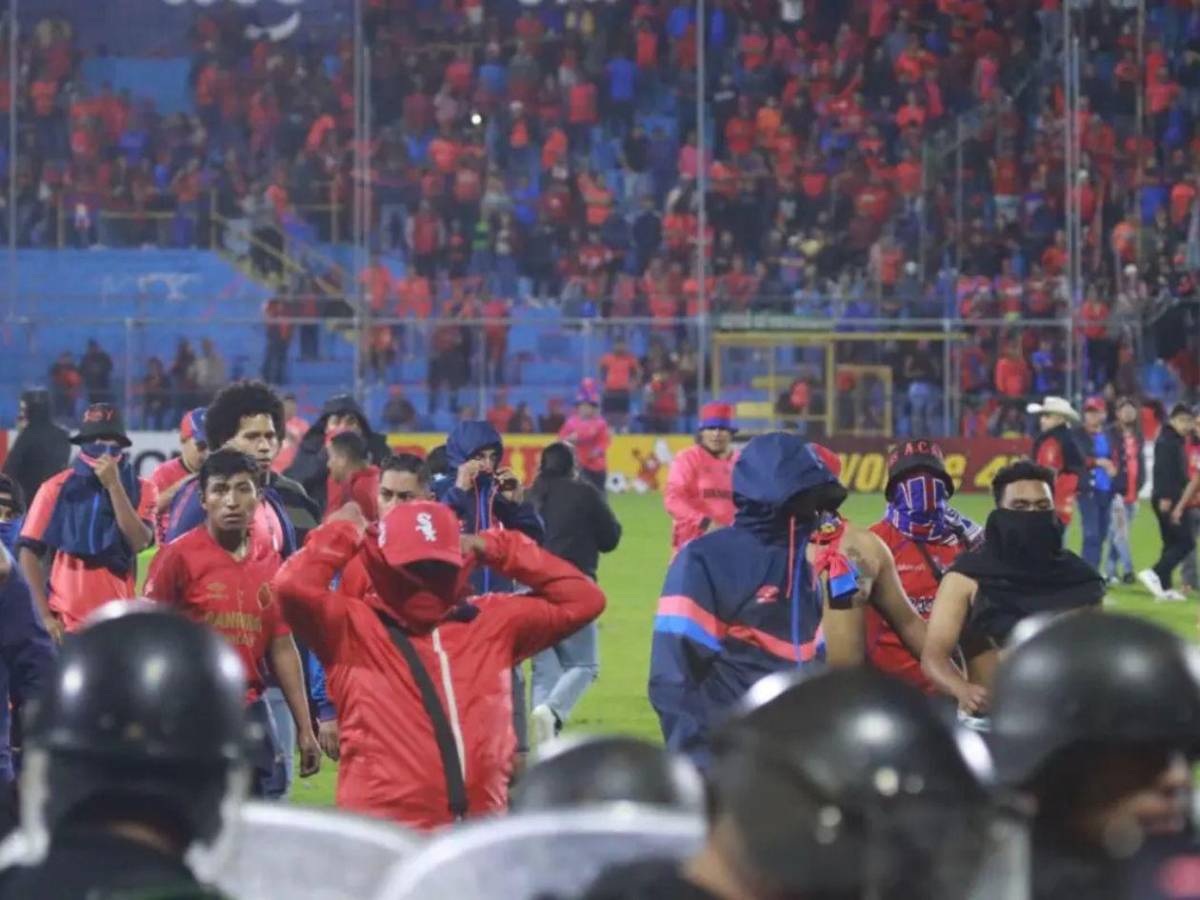 Final del fútbol guatemalteco termina en trifulca: dos hondureños involucrados