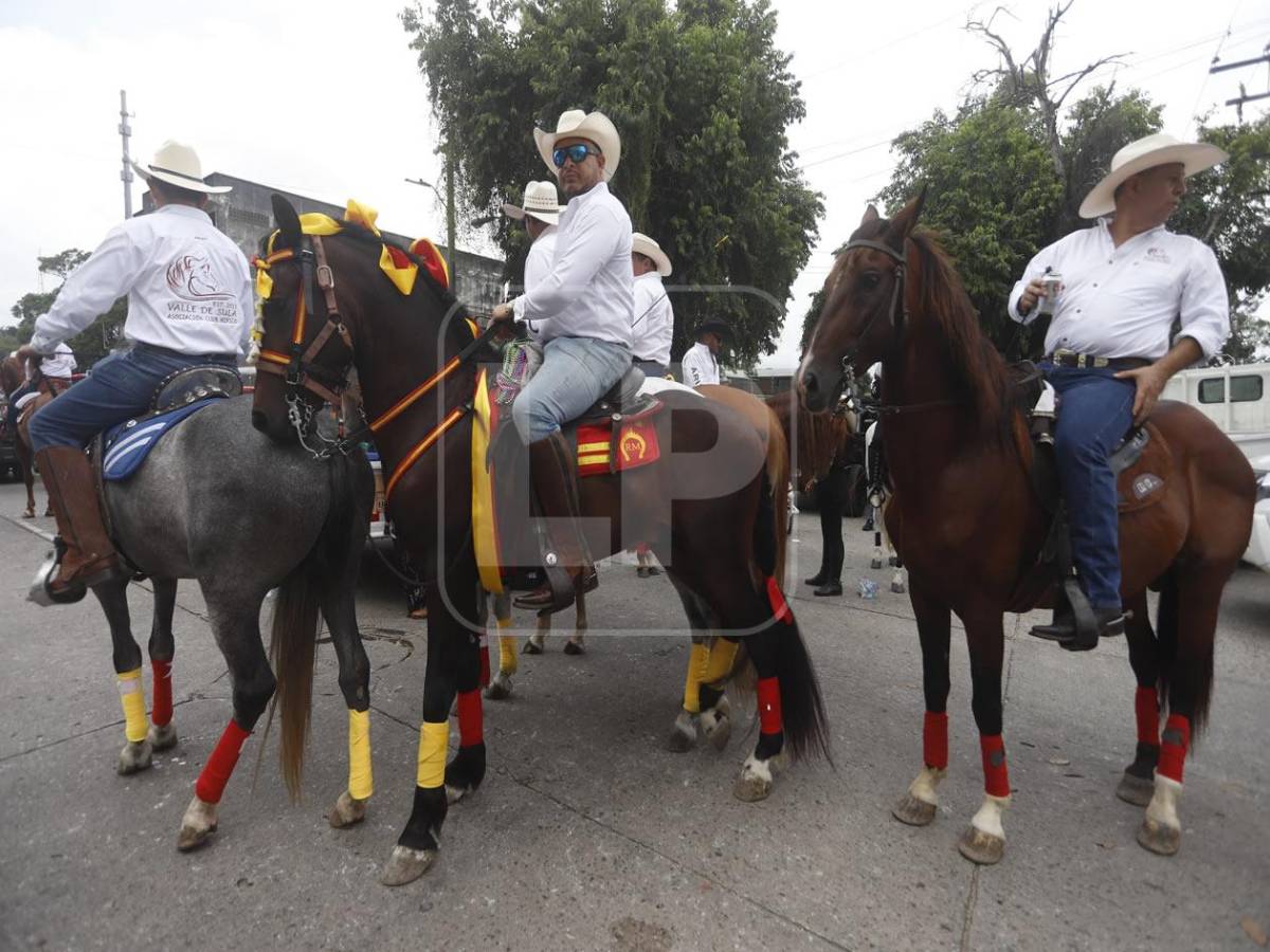 Belleza y alegría en el desfile hípico en San Pedro Sula