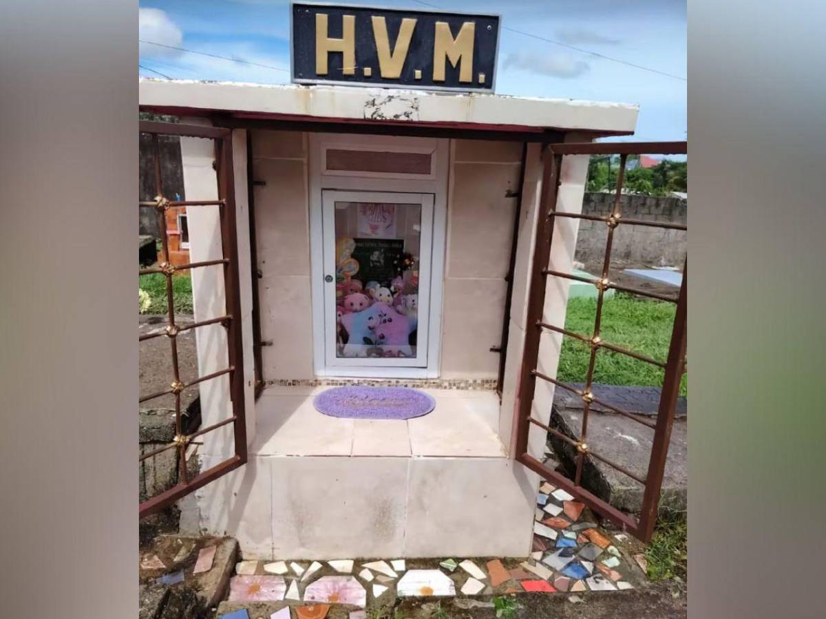 Con un angelito no: Profanan tumba de niña hondureña para robarle sus juguetes en Navidad