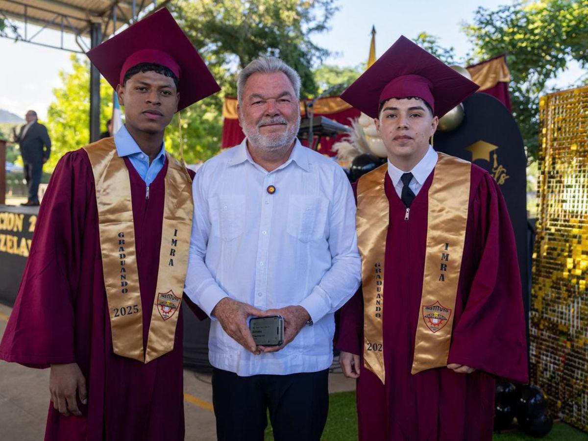 El motivador mensaje de Roberto Contreras para graduandos en Chamelecón