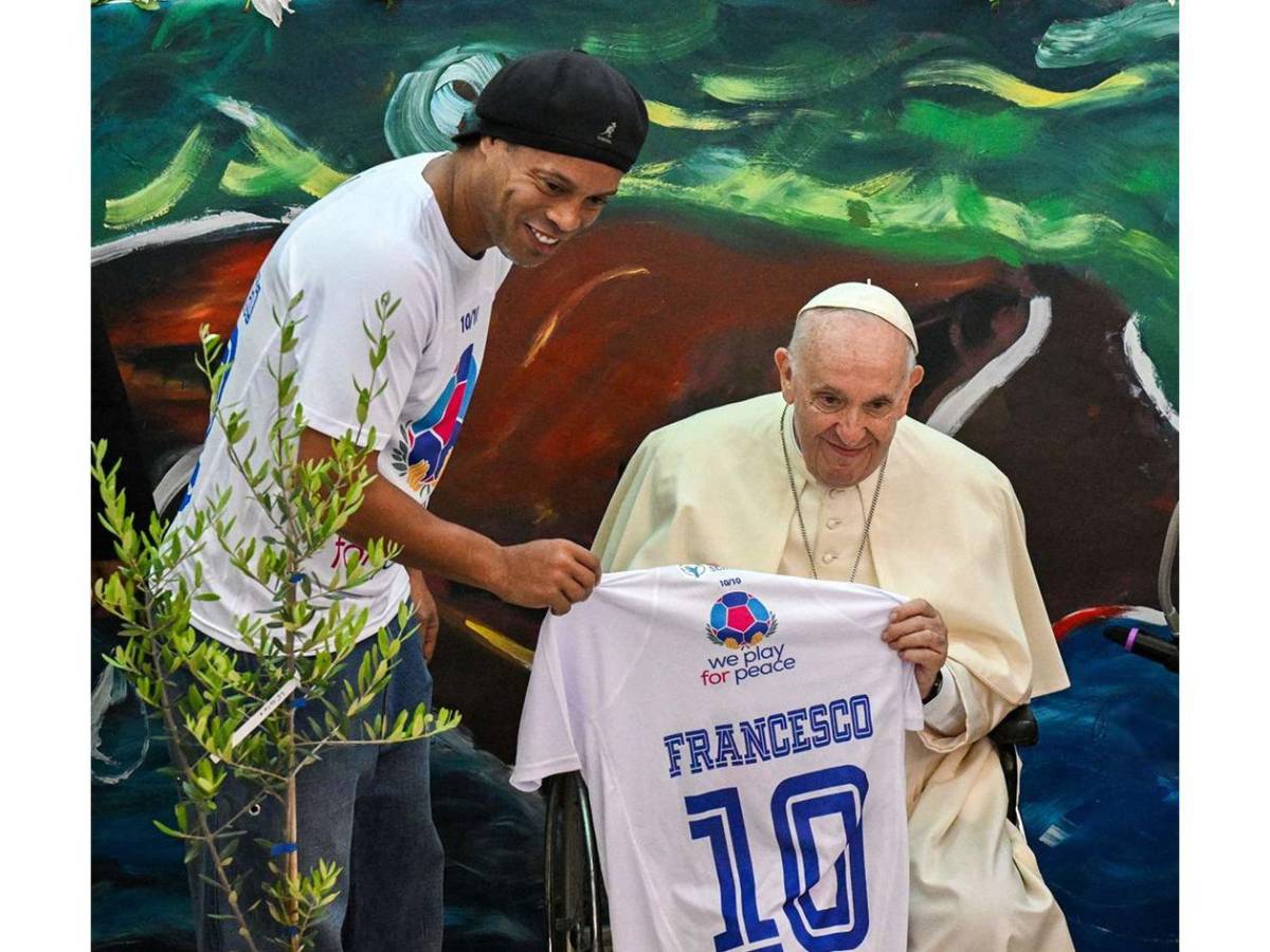 Messi consternado: el mundo del fútbol reacciona a la muerte del Papa