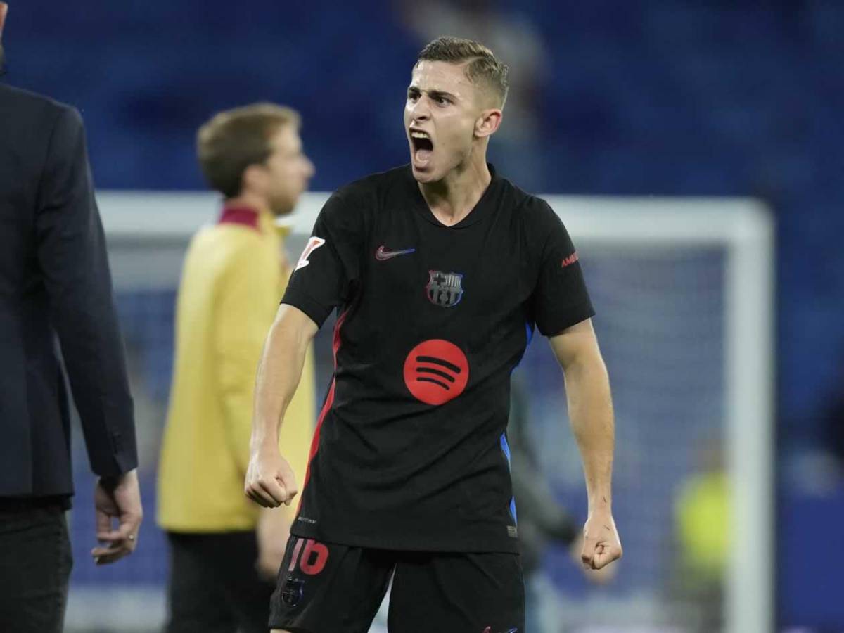 Barcelona campeón festeja, Espanyol encendió aspersores, bronca y la orden de Flick