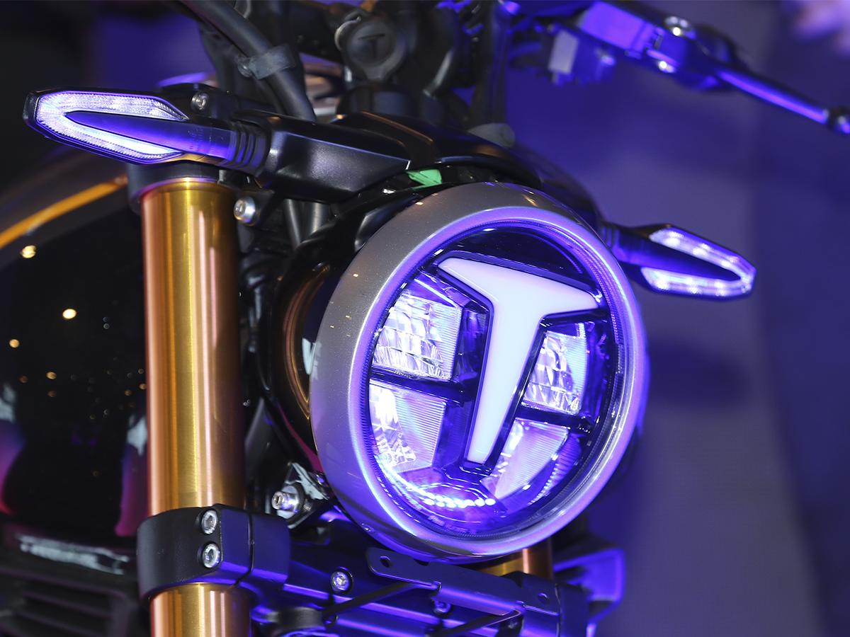 La TVS RONIN redefine la experiencia de conducción con su diseño retro-moderno y tecnología avanzada, ideal para aquellos que buscan autenticidad y libertad.