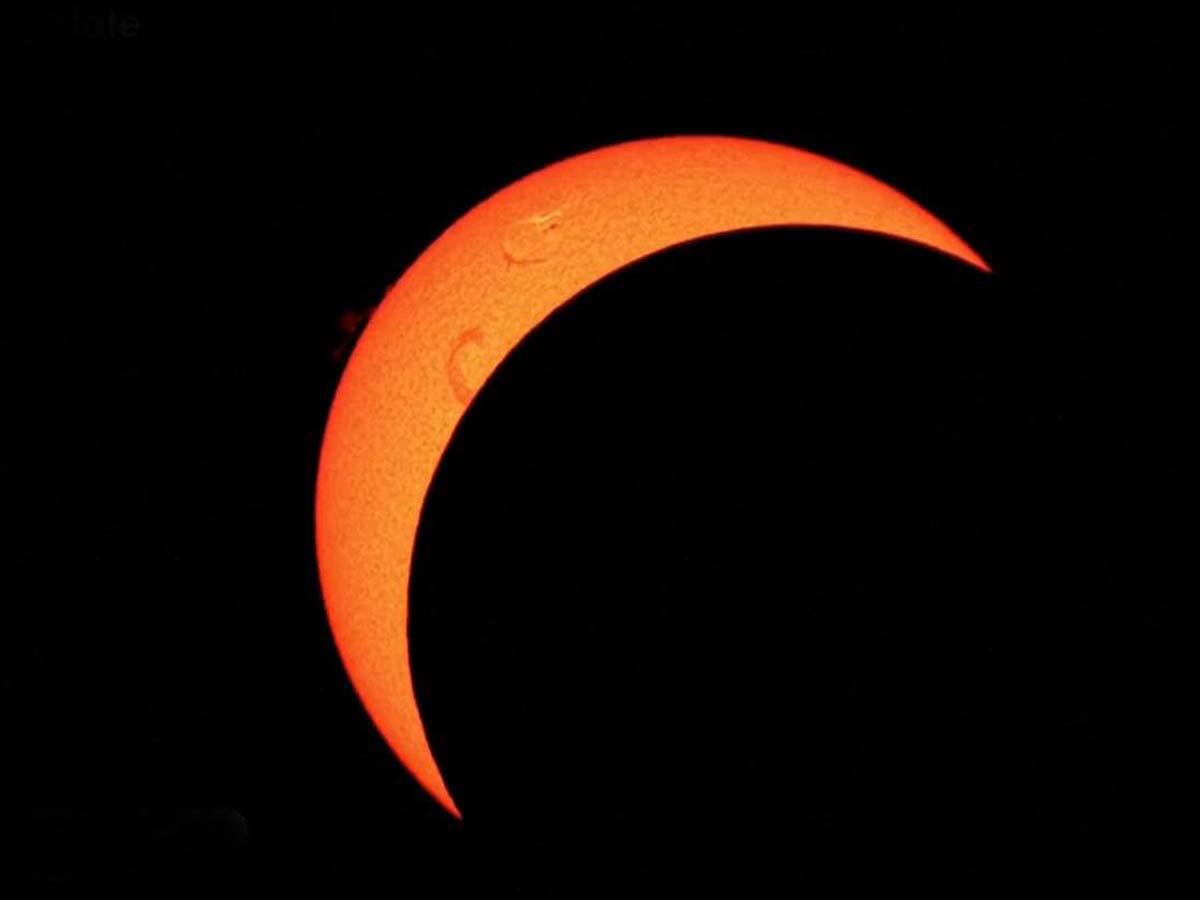 Eclipse total de Sol sorprende a millones con dos minutos de oscuridad