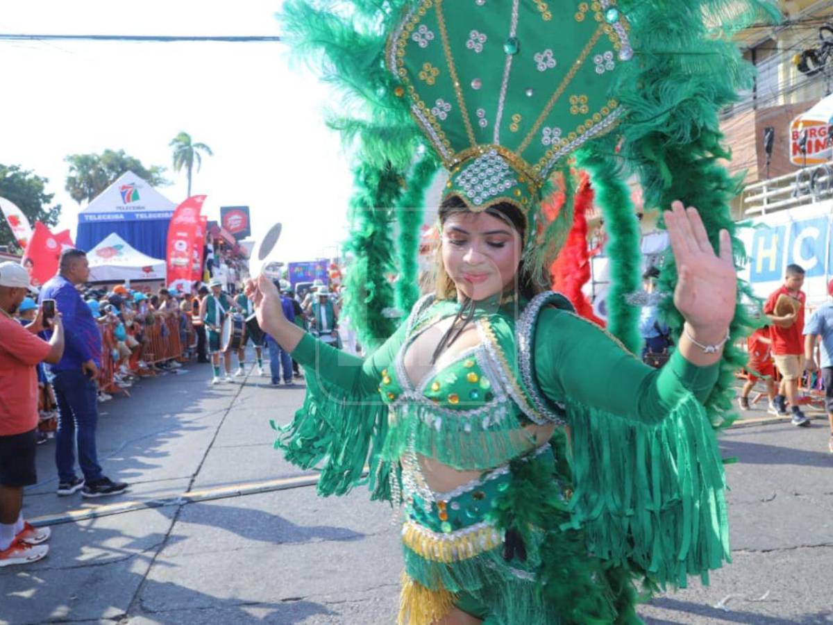 Carrozas, música y baile: así se vive el gran cierre de la Feria Isidra en La Ceiba