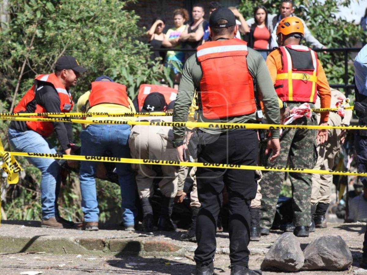 Atrapado en la basura: el dramático rescate del cuerpo de menor en Tegucigalpa