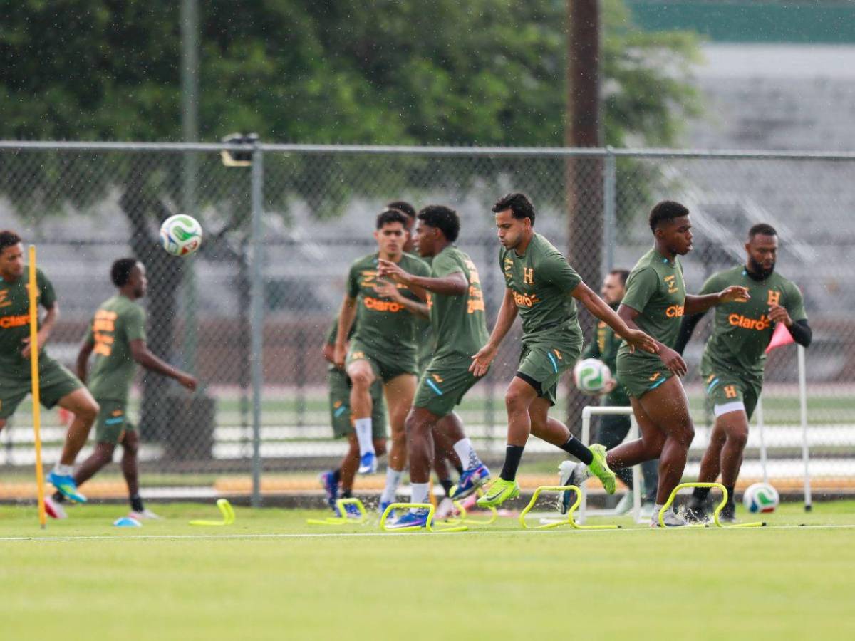 Invitado de lujo y alarma con Jorge Álvarez: así entrenó la Selección de Honduras