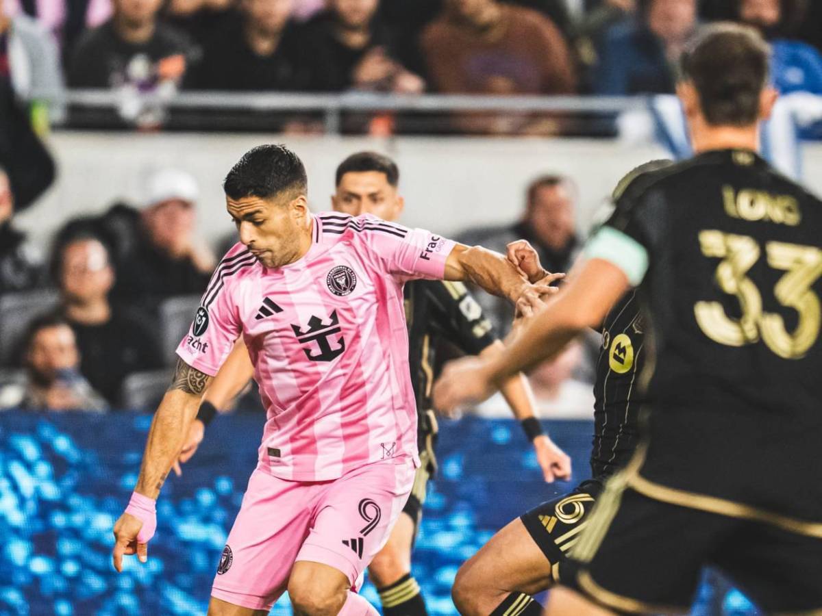 Messi, molesto por salvadoreño y recibe burla en Champions de Concacaf