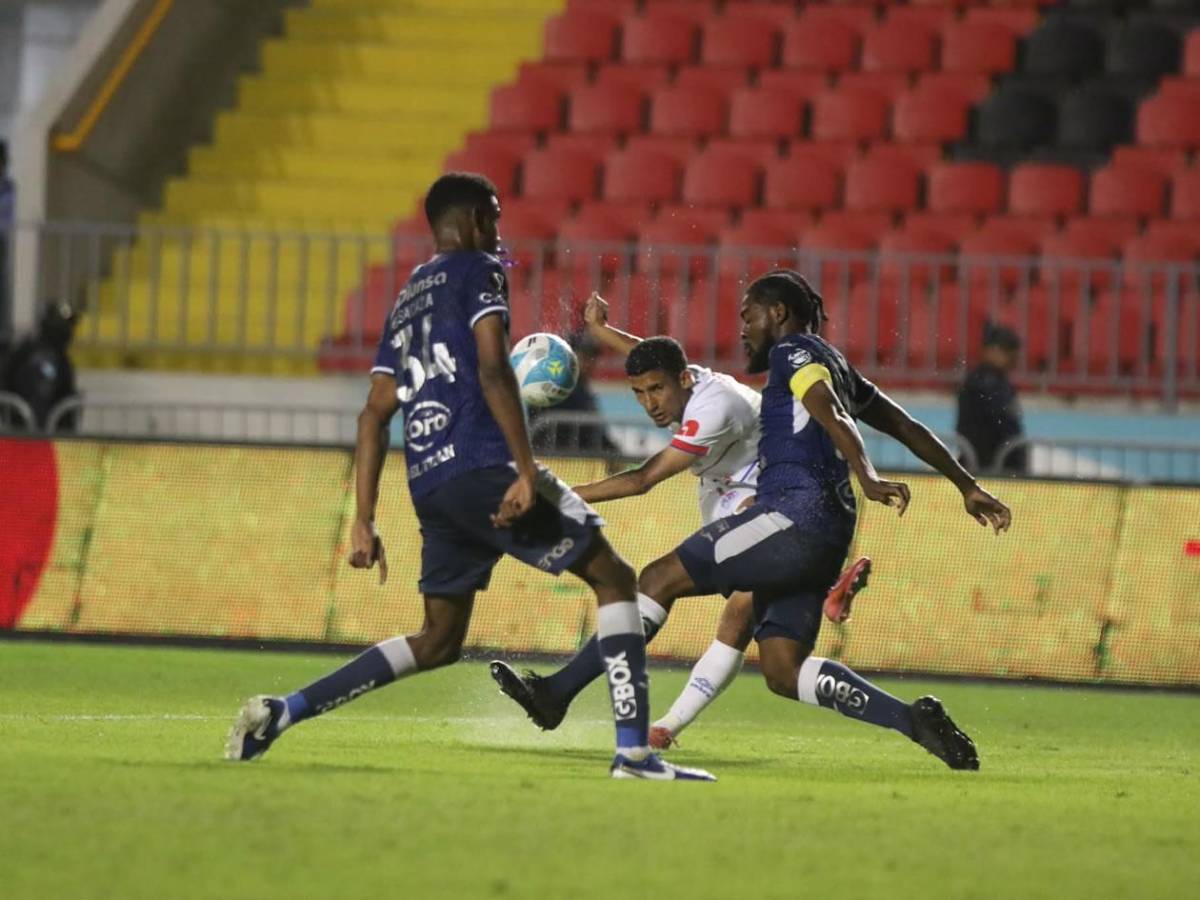 Enfado de Olimpia, dardo de Menjívar a barra de Motagua y festejo de Rodrigo de Olivera