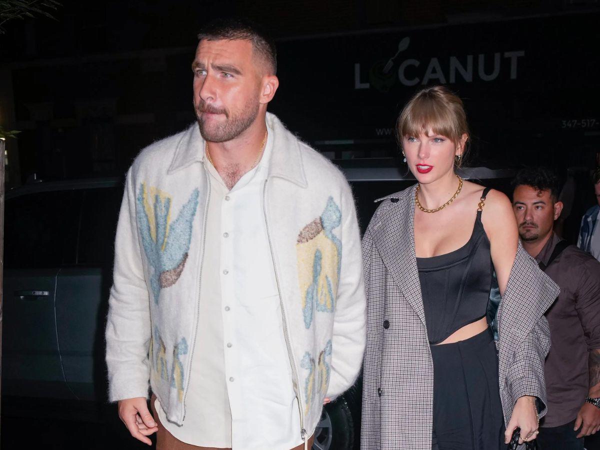 Travis Kelce le obsequia a Taylor Swift un lujoso anillo de diamante