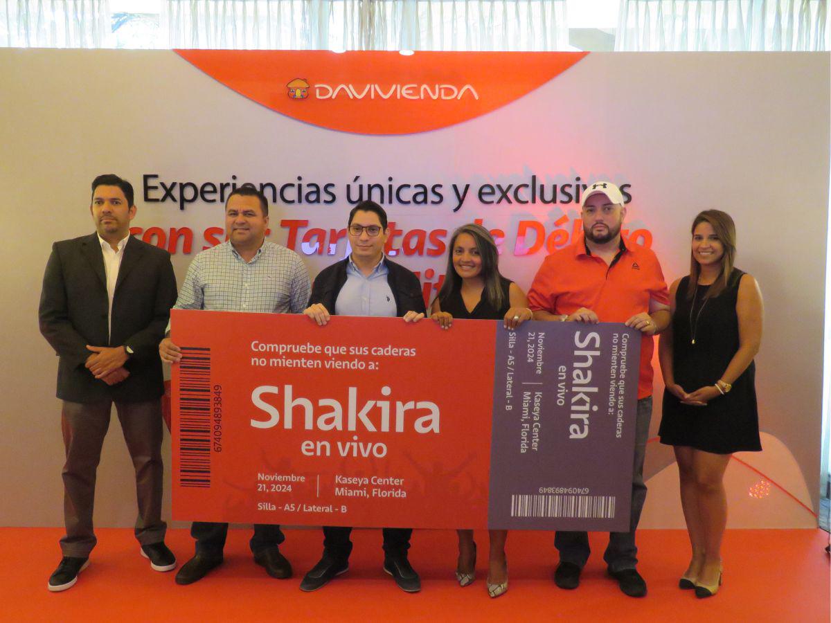 Los ganadores Jorge Paz, Javier Valladares, Ignacia Blades y José Vitanza