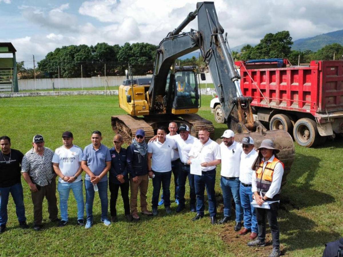 Techado y con butacas: inicia construcción de moderno estadio en Honduras