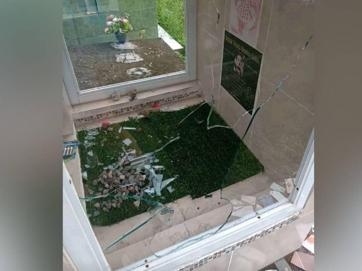 Con un angelito no: Profanan tumba de niña hondureña para robarle sus juguetes en Navidad