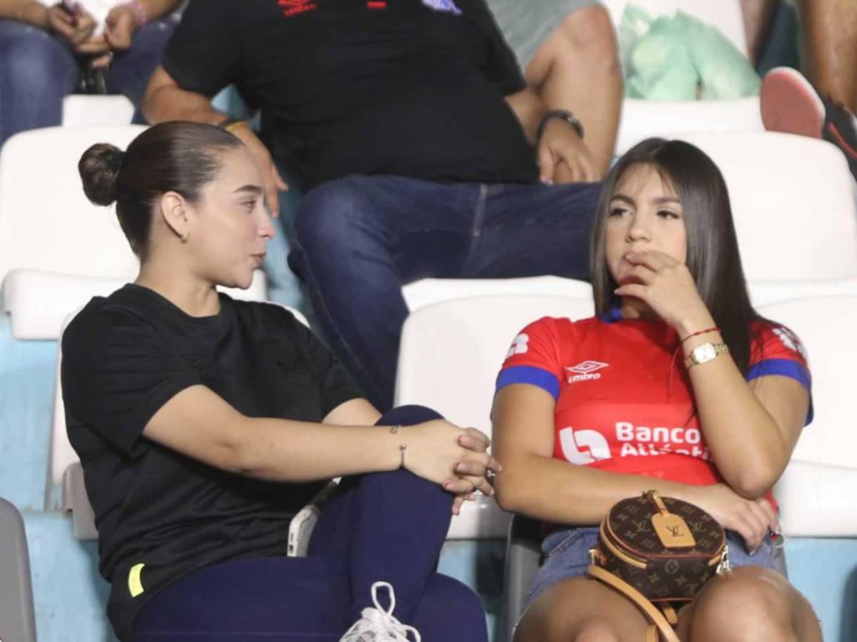 Bellas chicas del Olimpia-Marathón, festejo de Edwin Rodríguez y enfado de Lavallén