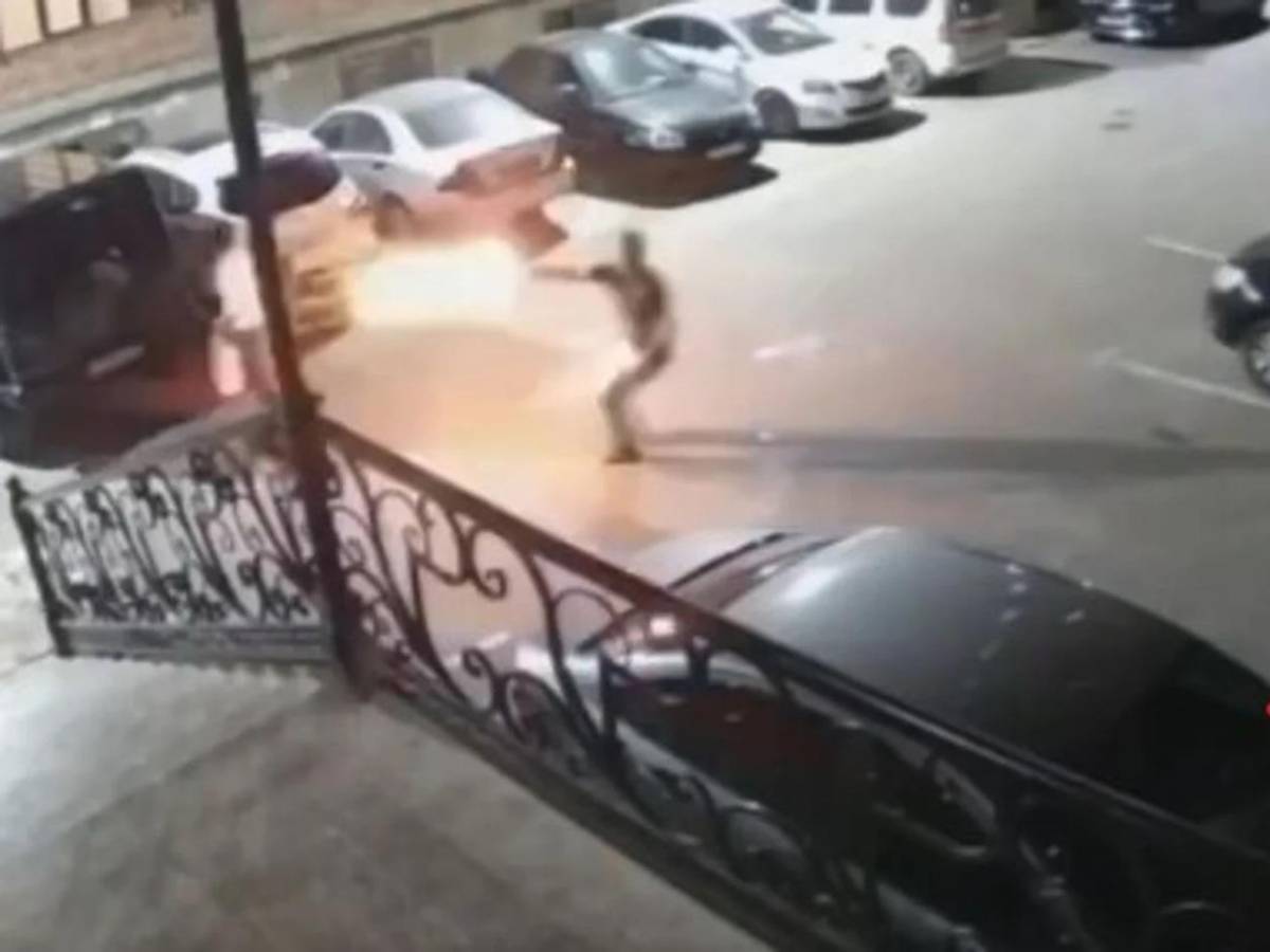 Atacan a balazos a famoso campeón de MMA en la puerta de su casa: recibió cinco disparos