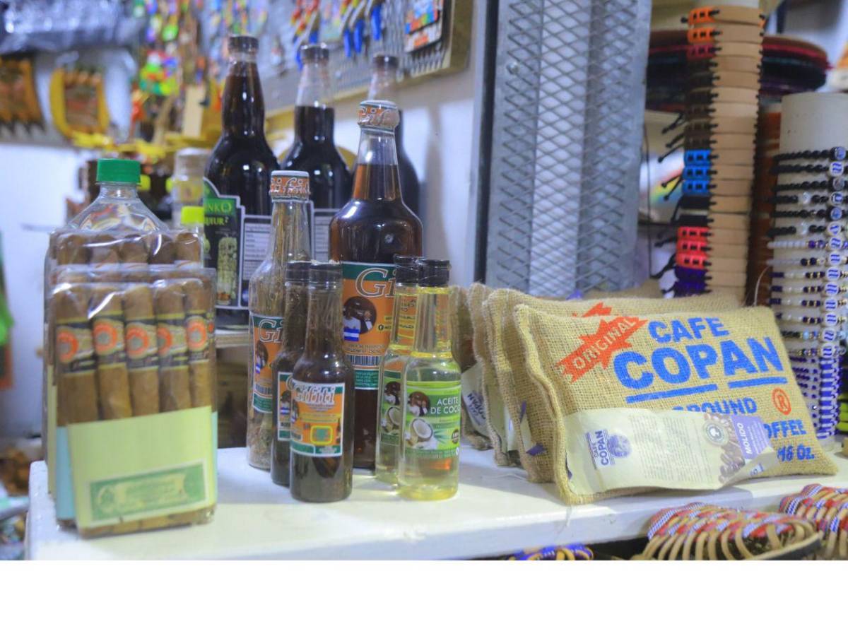 Entre colores y artesanías, así cobra vida y deja huella el mercado Guamilito