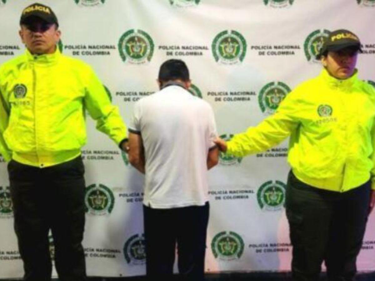 Revelan que pastor ponía alabanzas mientras abusaba de su hijastra