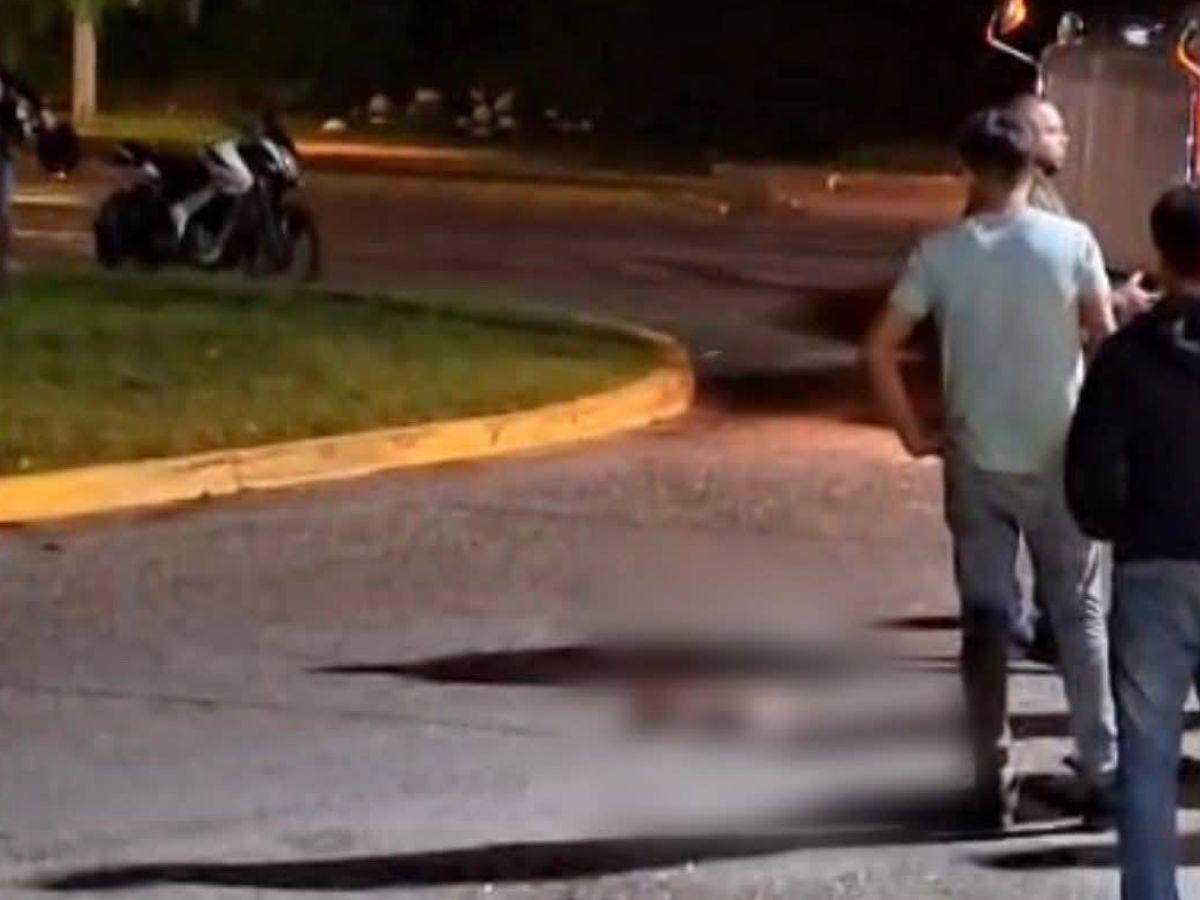 Su pierna salió volando: mujer sobrevive a accidente con rastra