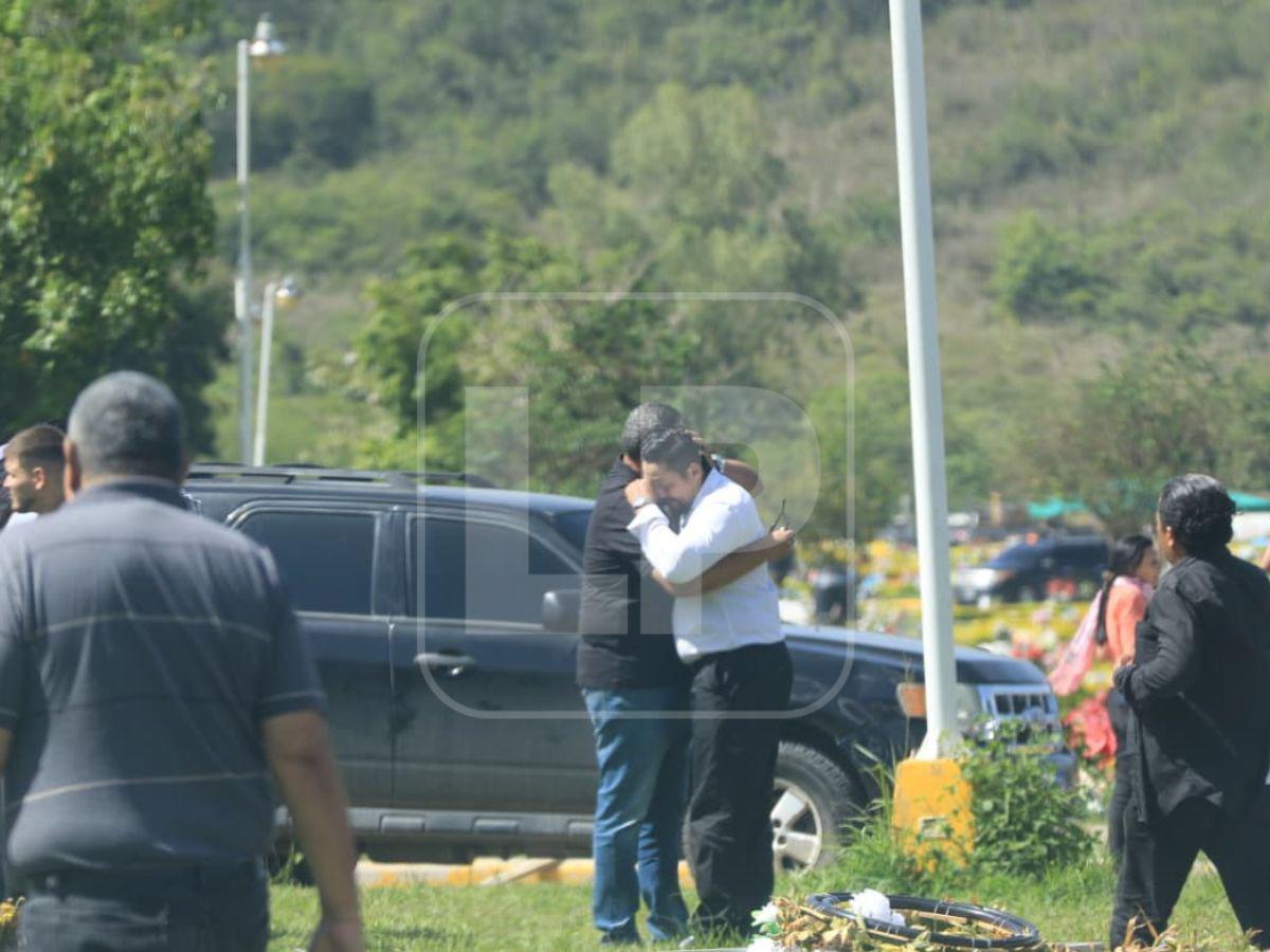 Dolor y lamento: así fue el velorio de Claudia Suyapa Garay, víctima del derrumbe en Loarque