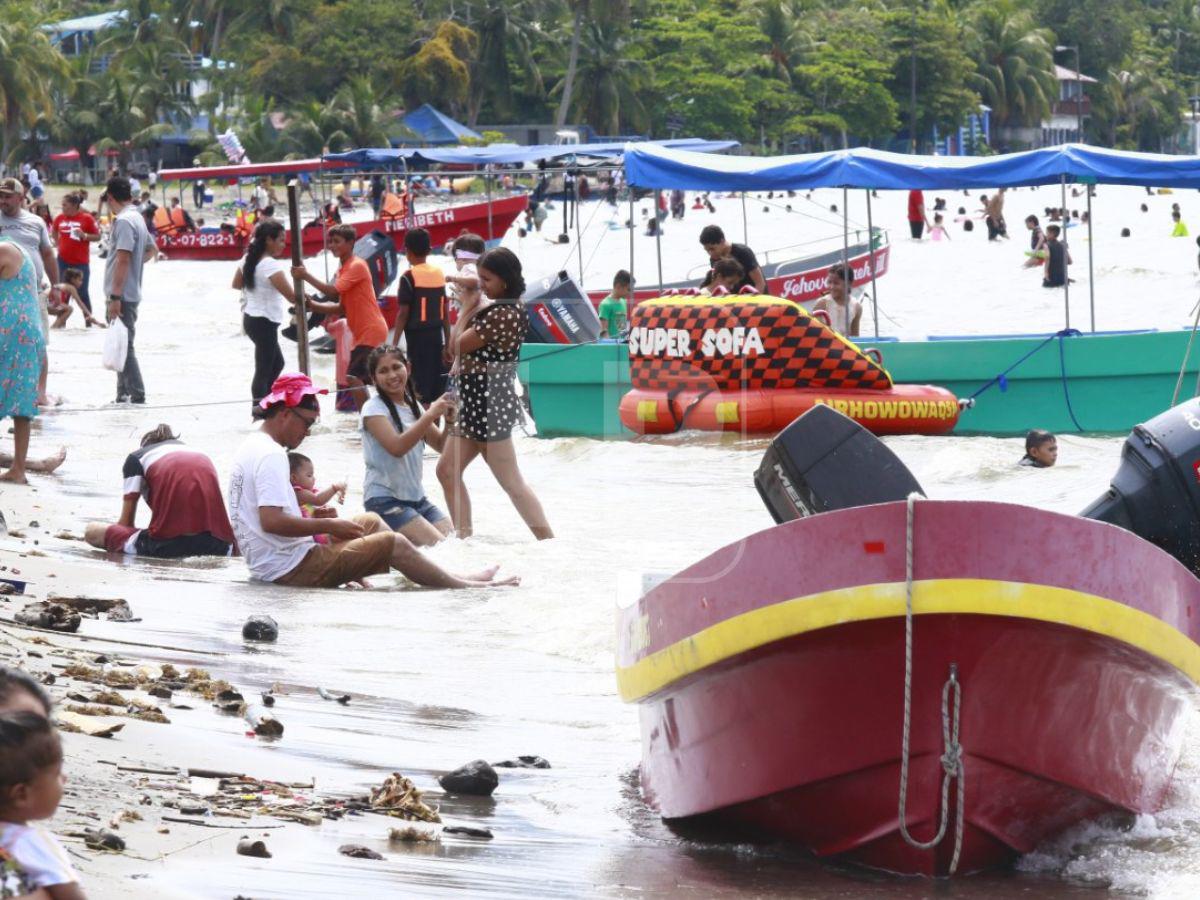 Así disfrutan los hondureños las bellas playas de Puerto Cortés durante el Feriado Morazánico