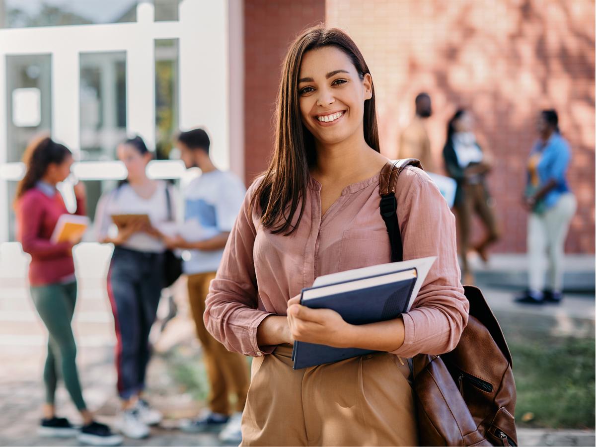 UTH beneficia a más de 350 jóvenes con becas internacionales