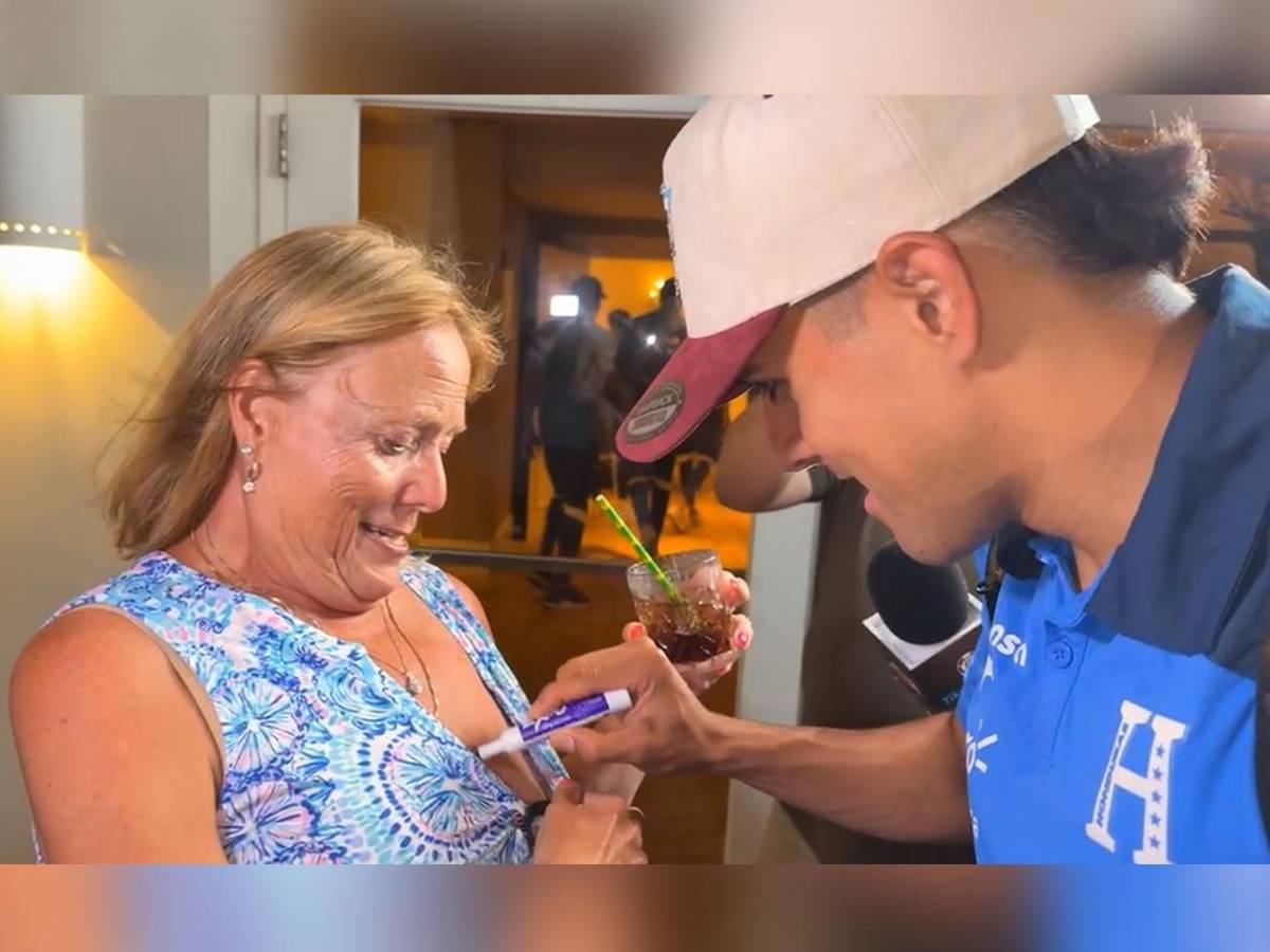 Selección de Honduras llegó a Curazao y aficionada estadounidense sorprendió a Luis Palma
