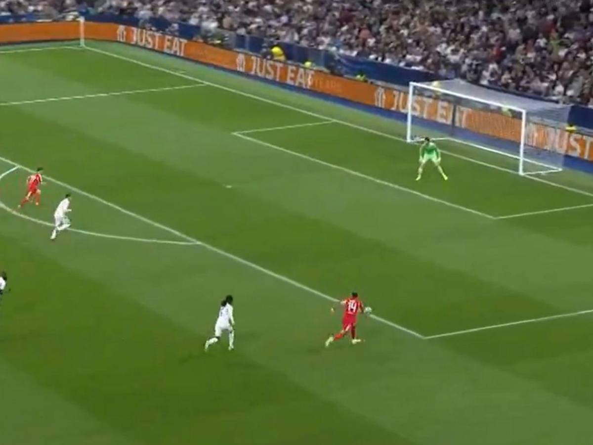 Real Madrid sufrió: jugador salió en camilla, silbidos a Vinicius y penal no pitado