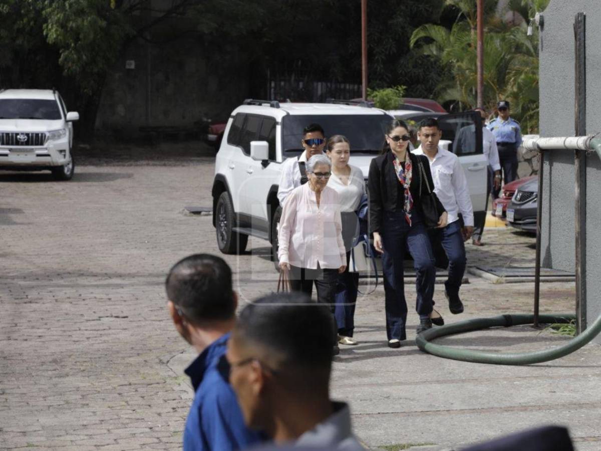 Tienen 10 años de estar con eso: JOH antes de ingresar a audiencia inicial