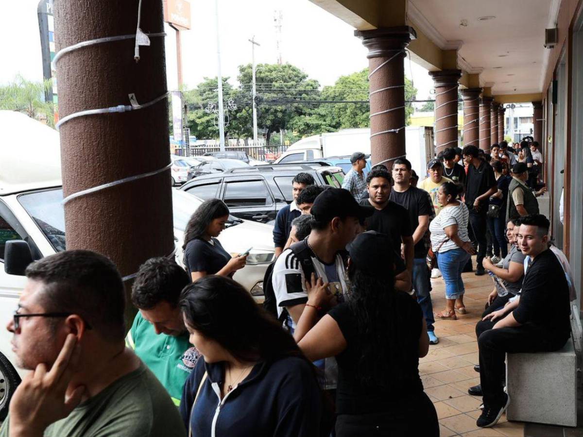 RNP extiende horarios ante largas filas para reclamar el DNI en SPS