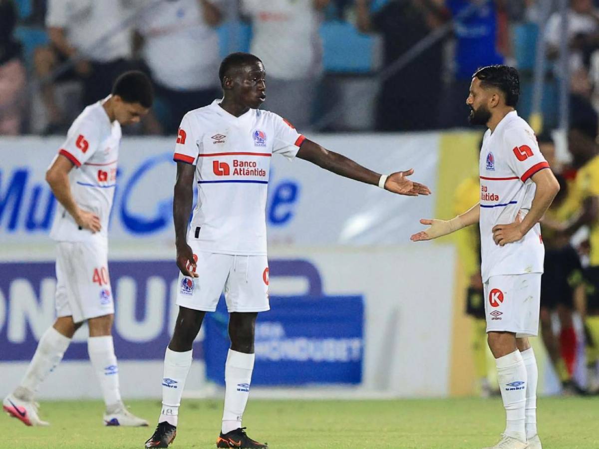 Real España celebra, Olimpia sufre y discusión de compañeros, culpable y desmayo