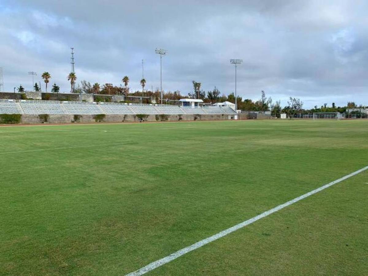 La fea cancha en la que Honduras jugará ante Bermudas por ir a Copa Oro