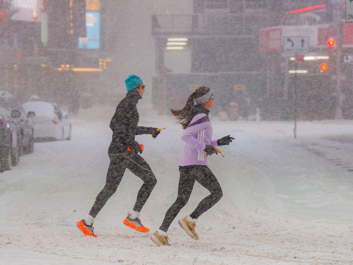 Histórica nevada en EE UU provoca caos y cancelación de miles de vuelos