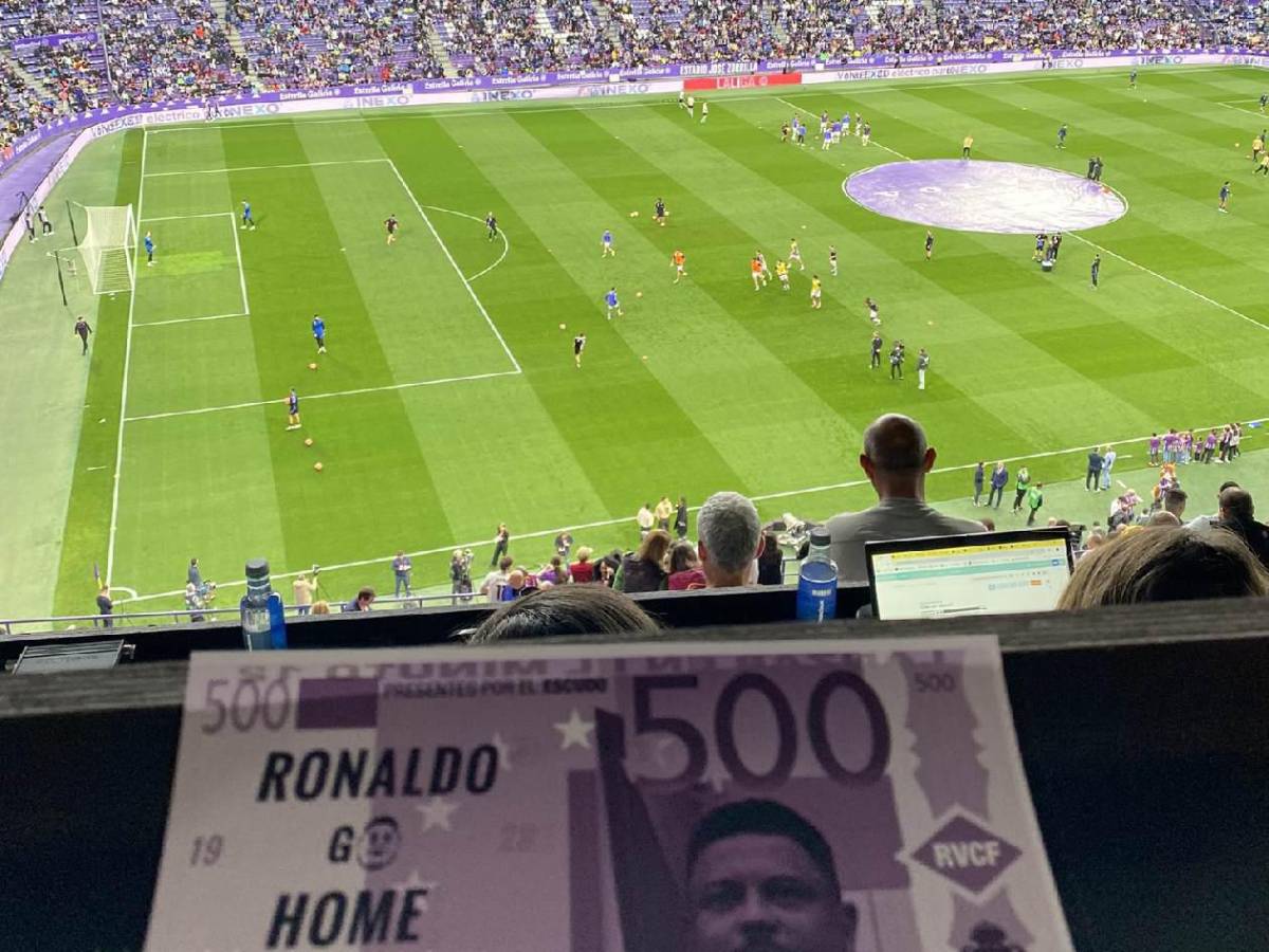 Debutó con Barcelona y se retiró lesionado; crack regresó y protesta a leyenda