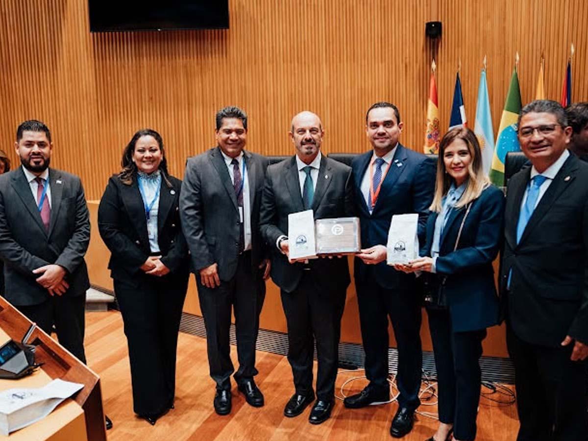 Delegación hondureña visita el Senado de España durante foro parlamentario