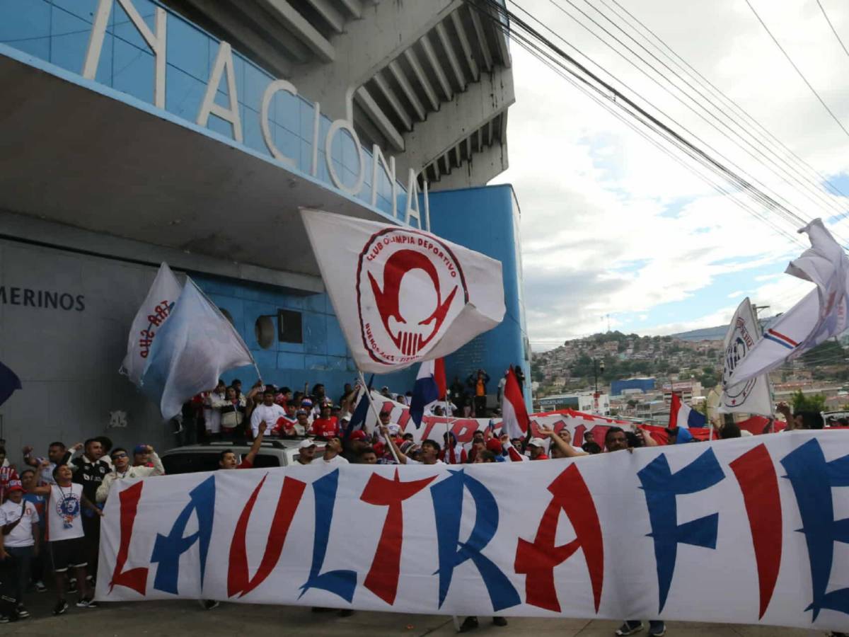 Tensión: Encerrona de la Ultra Fiel a futbolistas del Olimpia y así terminó todo
