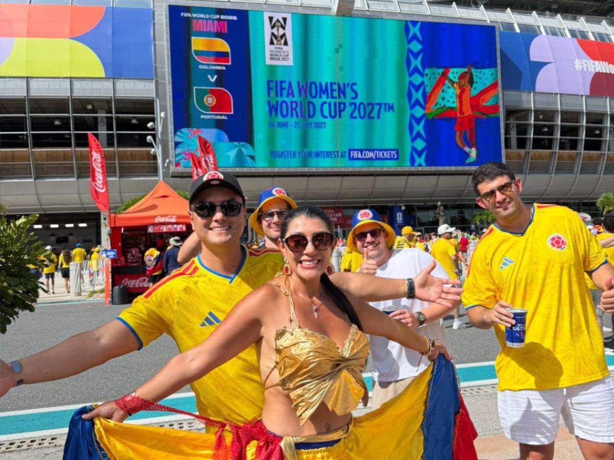 Hondureño causa revuelo en el Colombia-Portugal y bellas chicas enamoran