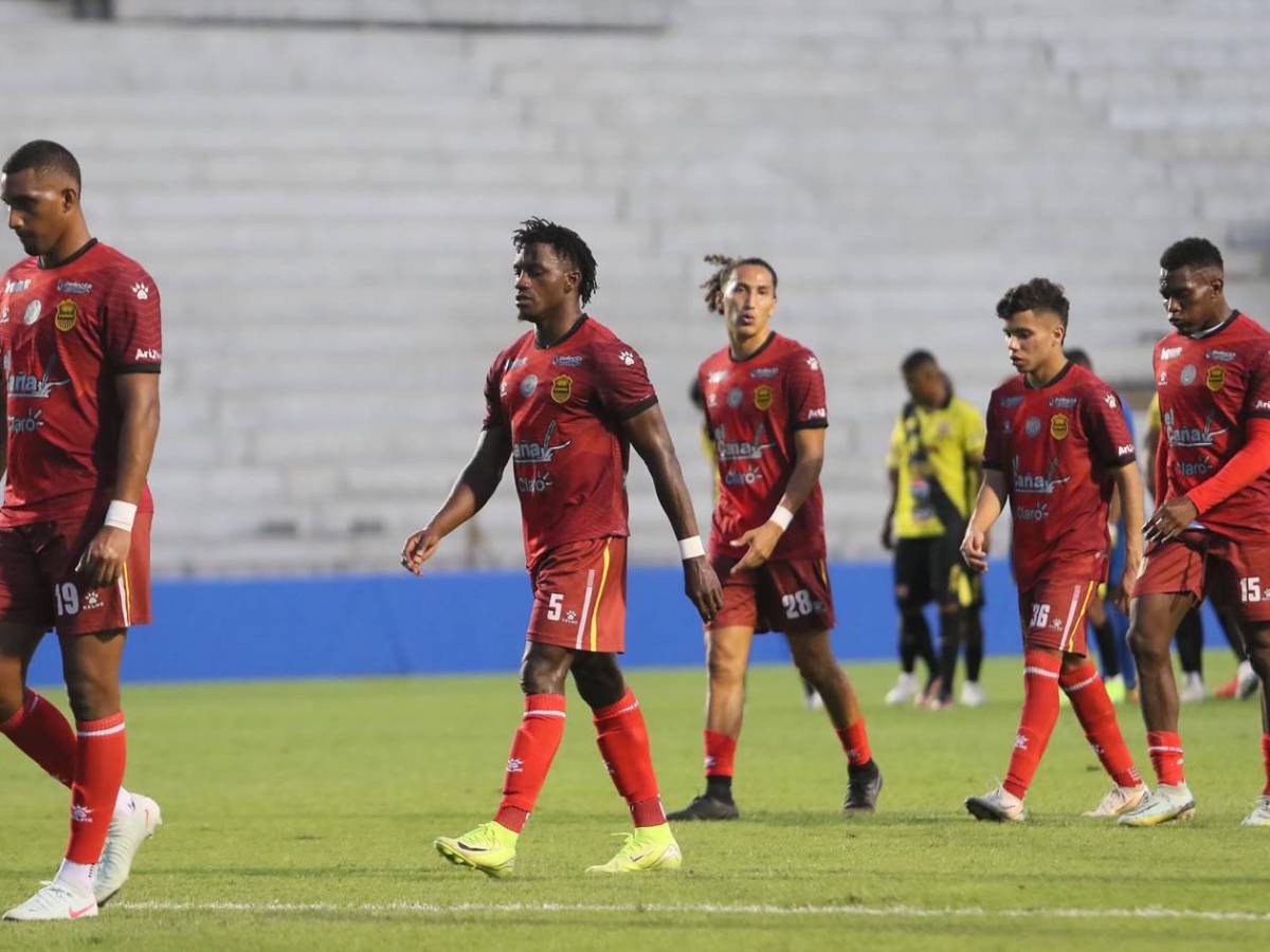 Pelea entre jugadores de Real España, festejo de Génesis y las chicas