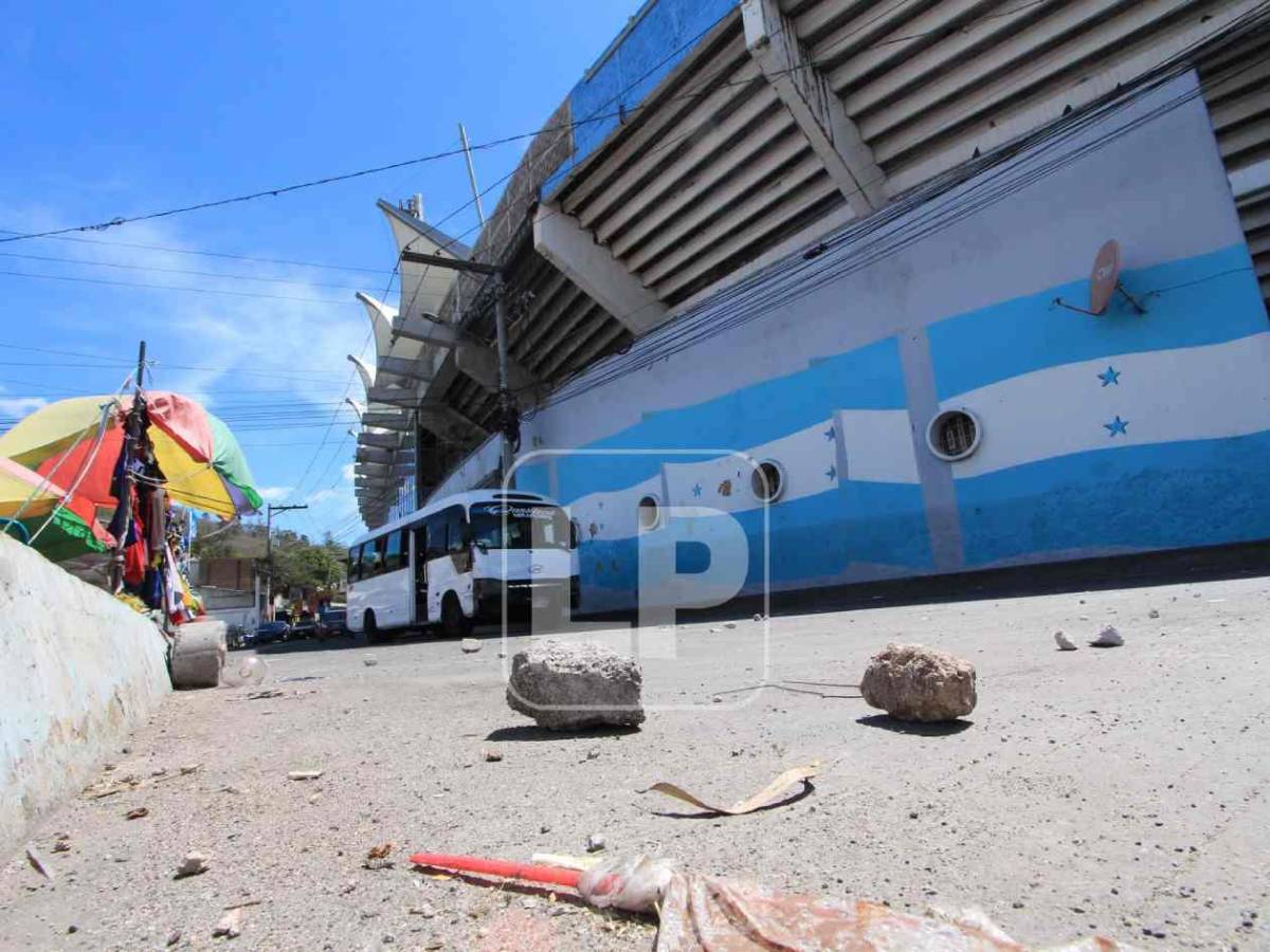 Devastación en el Nacional: Así lucen las calles tras disturbios en Motagua-Olimpia