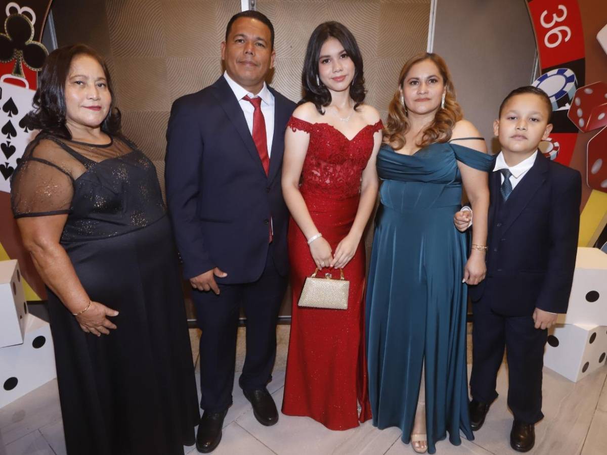 Fotos: Seniors 2025 de Fundación Mhotivo celebraron su graduación