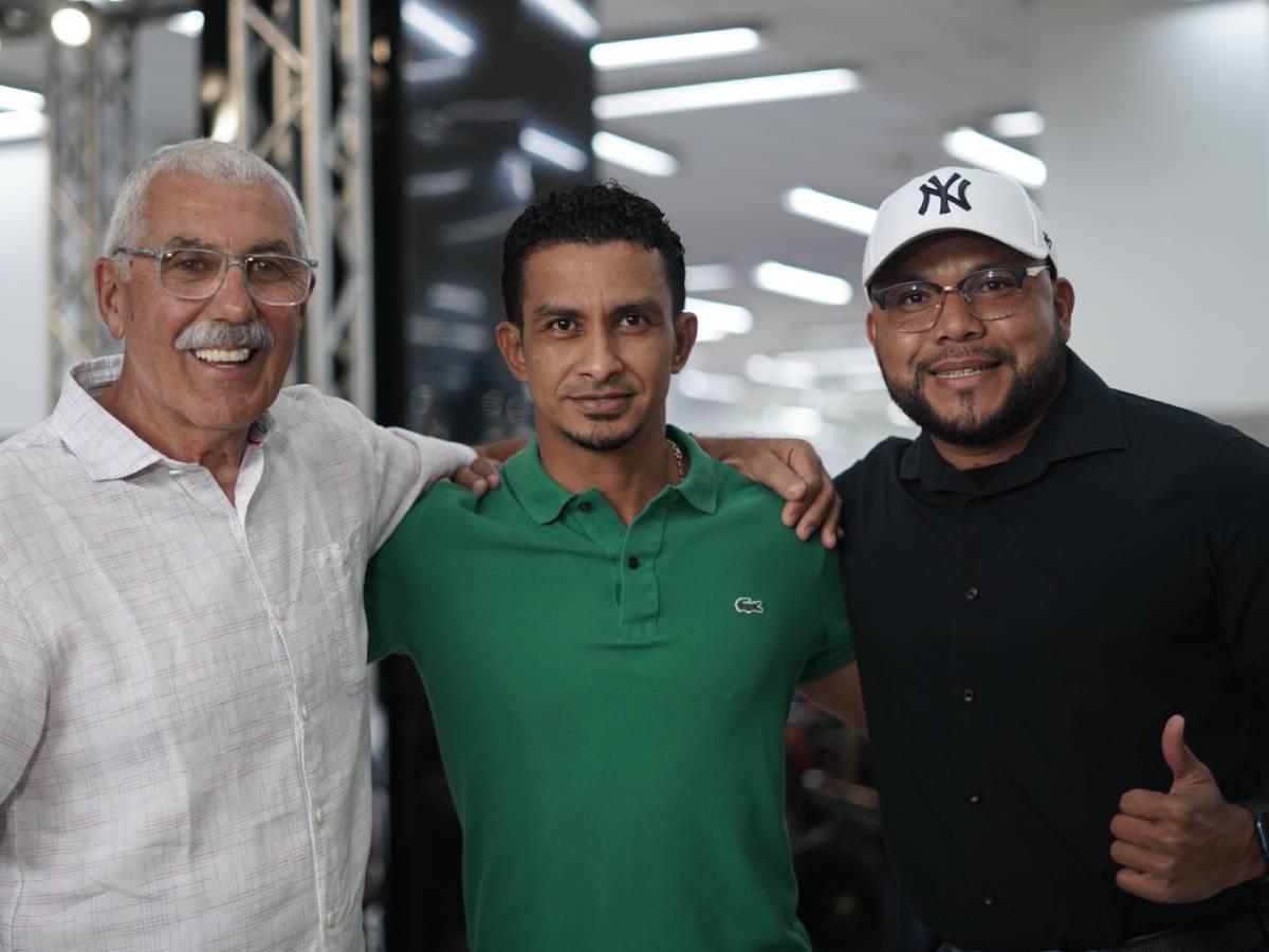 Manuel Keosseián junto a Mario Berríos y Emil Martínez.