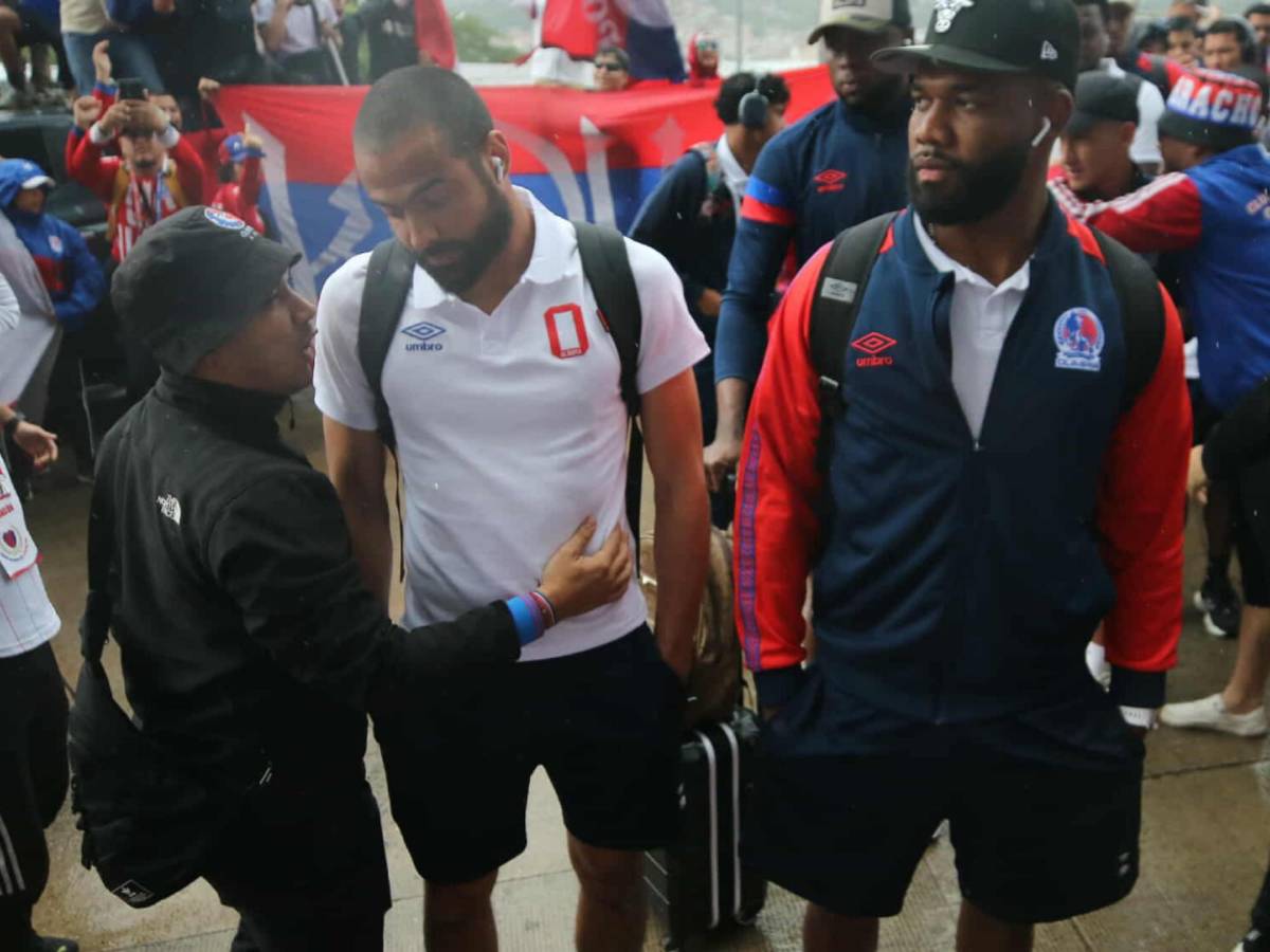 Tensión: Encerrona de la Ultra Fiel a futbolistas del Olimpia y así terminó todo